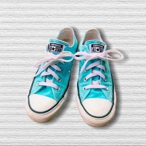 LIGHT BLUE / TEAL LOW TOP CONVERSE ALL STARS